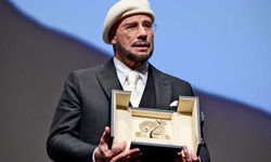 John Travolta’ya Cannes’da sürpriz ödül! Gözyaşlarını tutamadı!