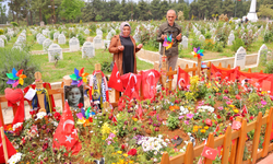 Kahramanmaraş saldırısında ölen çocuklar unutulmuyor! Çiçekler ekip Kur'an okuyorlar