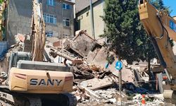 Küçükçekmece'de bina çöktü! Olay yerine ekipler sevk edildi!