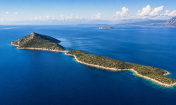 Yunanistan’ın ıssız adası Makri rekor fiyata açık artırmayla satılıyor