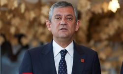 Polis müdahalesi sonrası Özgür Özel binadan ayrıldı: TBMM'ye yürüyor!