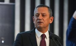 Özgür Özel'in TBMM yürüyüşünde arbede! CNN muhabiri darbedildi, CHP destekçisine araba çarptı