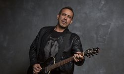Haluk Levent konser sırasında fenalaştı