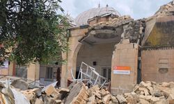 Şanlıurfa'da minare fırtınaya dayanamadı