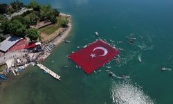 Sapanca Gölü'nde 19 Mayıs'a özel anlamlı gösteri