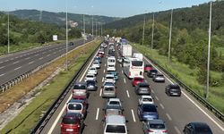 Dönüyorlar: Bolu geçişinde kilometrelerce araç kuyruğu!