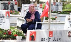 Şehit anneleri, Anneler Günü'nde kabristana gitti