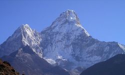 Everest'te tarihi gün: Zirveye çıkan dağcı sayısında rekor kırıldı