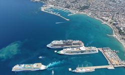Kuşadası'na 4 kruvaziyerle 8 bin turist geldi