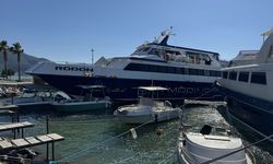 Fethiye Körfezi'nde feribot sürüklenerek karaya oturdu