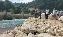 Serinlemek için girdiği çayda kayboldu! Ekipler seferber oldu