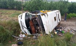 Isparta’da tur minibüsü kaza yaptı: Şarampole yuvarlanan minibüste 4 kişi öldü, 16 yaralı