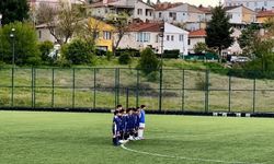 U13 maçında dikkat çeken protesto! Minik futbolcular 1 dakika topa dokunmadı