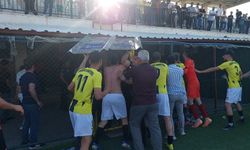 Şampiyonluk maçında ortalık karıştı! 5 kırmızı kartın çıktığı mücadele kavgayla bitti