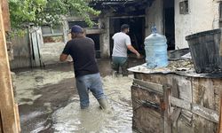 Burdur'da sağanak hayatı olumsuz etkiledi: Bazı evleri su bastı