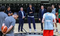 Bakan Bak, A Milli Basketbol Takımı'nın antrenmanını takip etti