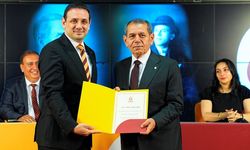 Galatasaray'da yeni dönem! Dursun Özbek ve ekibi mazbatasını aldı