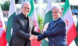 İran Cumhurbaşkanı Pezeşkiyan, Pakistan Başbakanı Şerif ile görüştü