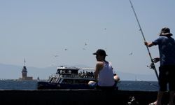 İstanbul'da etkili olan sıcak hava vatandaşları sahillere ve parklara döktü