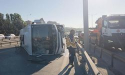 İstanbul'da korkutan kaza: Midibüs devrildi, 12 yaralı