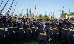 'Kılıçlı yemin' töreninde yeni gelişme: Göreve iade kararı