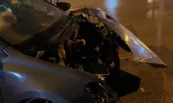 Kontrolden çıkan otomobil bariyerlere çarptı: 1'i ağır 2 yaralı