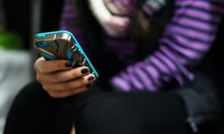 Okullarda telefon yasağı büyüyor!