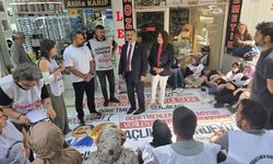 İYİ Partili vekillerden açlık grevindeki öğretmenlere destek ziyareti