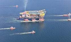 Dev gemi Çanakkale Boğazı'ndan geçti