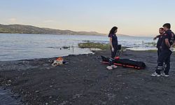 Şnorkel ve deniz gözlüğüyle girdiği gölden cansız bedeni çıktı