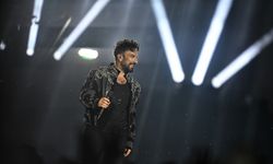 Tarkan'dan Ankara konserinde anlamlı hareket: Ezan okunurken mola verdi