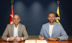 Yuvaya geri döndü: Vedat Muriqi resmi sözleşmeyi imzaladı