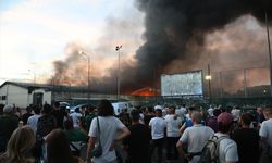 Milano'da bir nakliye firmasının deposunda yangın çıktı