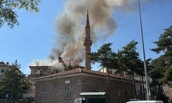 Kayseri'de apartmanın çatısında çıkan yangın hasara neden oldu