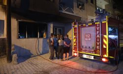 Kardeş dehşeti! Önce bıçakla kovaladı, sonra evi ateşe verdi