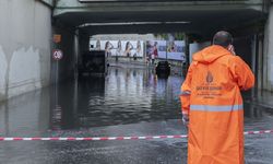 İstanbul'a beklenen yağmur geldi: Cadde ve sokaklarda su birikintileri oluştu