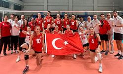 Bakan Bak'tan şampiyon voleybolculara tebrik