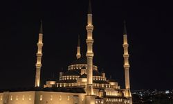 Darbe girişiminde birlik ve beraberliğin sembolü olan sela okundu