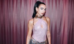 Dua Lipa Portekiz’de “Yasaklı Kitaplar Kütüphanesi” açtı