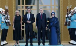 Liderler resepsiyonunda Miçotakis'e Ceddin Deden'li karşılama