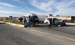 SUV araçlar kafa kafaya çarpıştı: Çok sayıda yaralı var