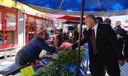 İYİ Partili Turhan Çömez Mamak semt pazarı'nda vatandaşlarla buluştu