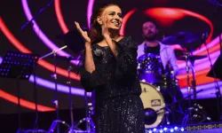 Bursa'da Yıldız Tilbe'ye sürpriz doğum günü!