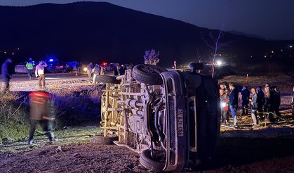 İşçi servisi kaza yaptı:  2 ölü 7 yaralı