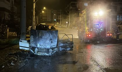 Karabük'te park halindeki otomobil yandı