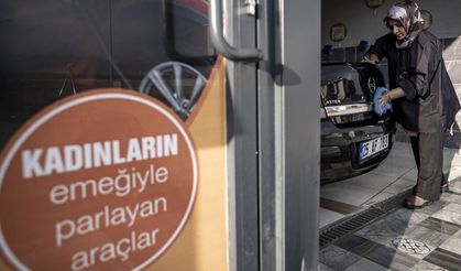 Erzurum'da kadınlar oto yıkama sektörüne adım attı