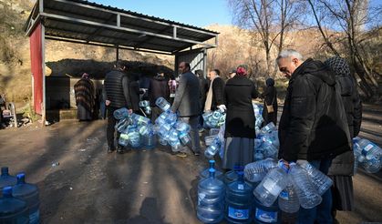 Ankara'da uzun süreli su kesintisi çeşme önlerinde kuyruğa neden oldu