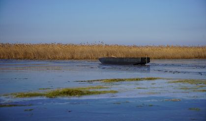 Edirne'deki Göl Baba sulak alanı buz tuttu