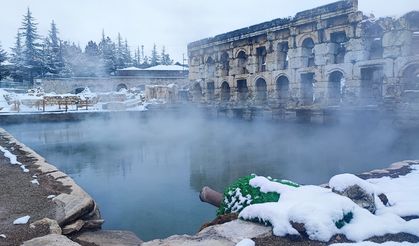 Sakarya'daki Roma hamamı karlar altında büyüledi