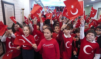 Hainlere en iyi cevap! Okullarda ilk ders "Bayrak Sevgisi"